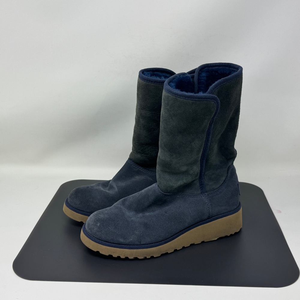 Ugg amie Women’s size 6 Blue boots 1013428